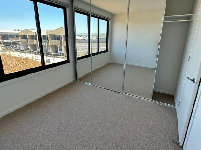 Townhouse for rent in Maddingley, Victoria