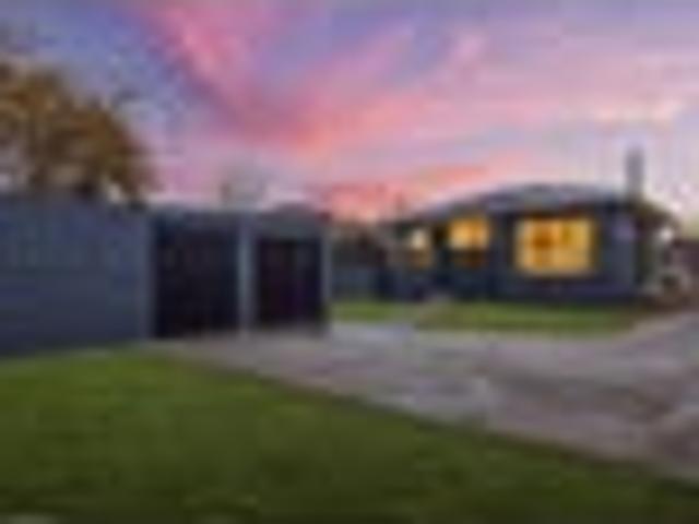 House for sale in Chaslands, Canterbury