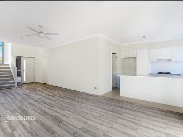Townhouse for rent in Wollongong West, New South Wales