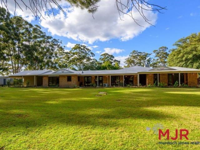 Cottage for sale in Banjup, Western Australia
