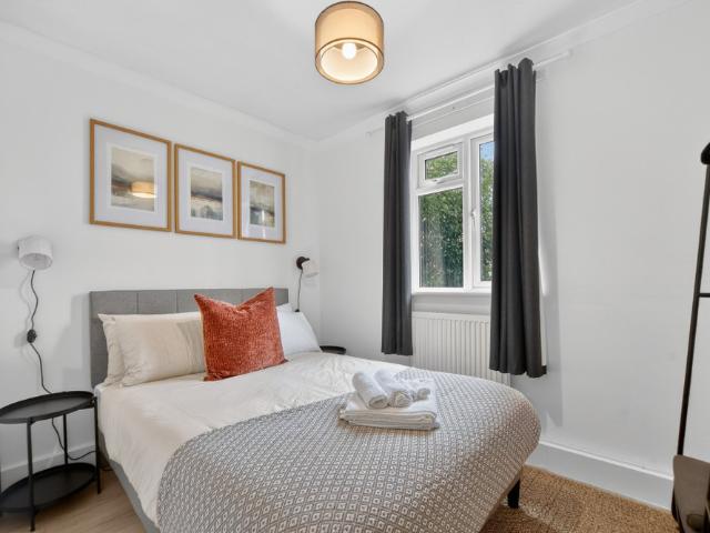 Apartment for rent in Shortlands, Greater London