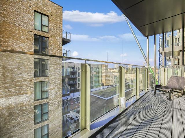 Apartment for rent in Poplar Grove, Greater London