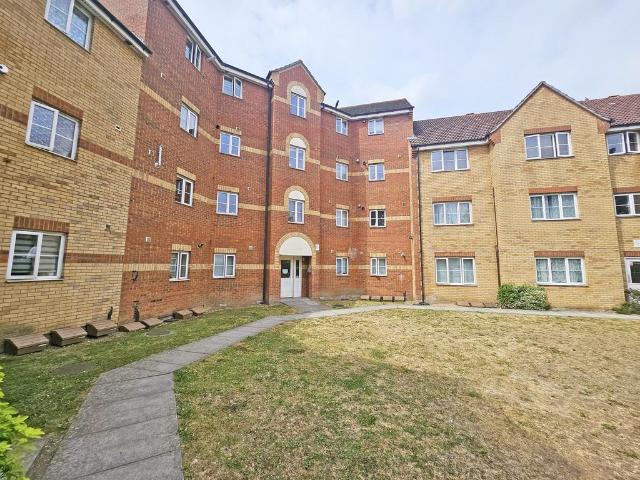 Apartment for rent in Little Heath, Greater London
