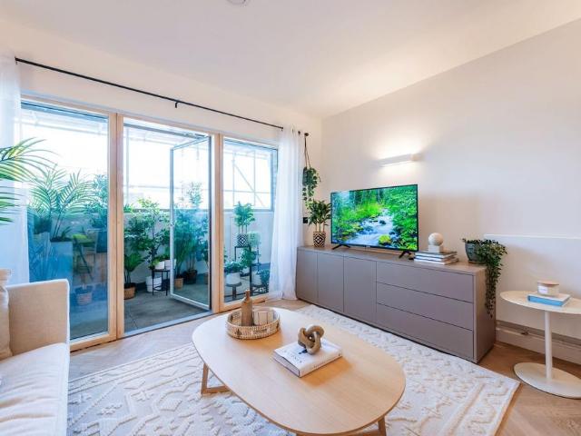 Apartment for rent in London Borough of Ealing, Park Royal