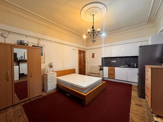 Studio for rent in London Borough of Ealing, Park Royal