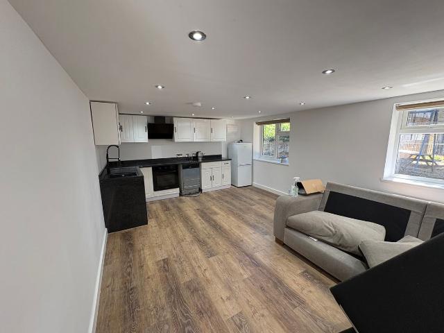 Apartment for rent in London Borough of Ealing, Park Royal