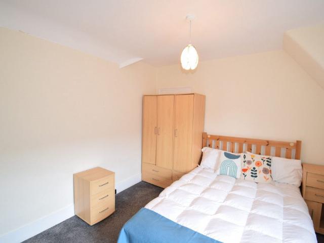 Room for rent in London Borough of Ealing, Park Royal