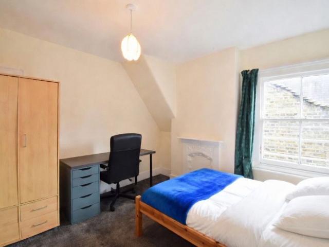 Room for rent in London Borough of Ealing, Greater London