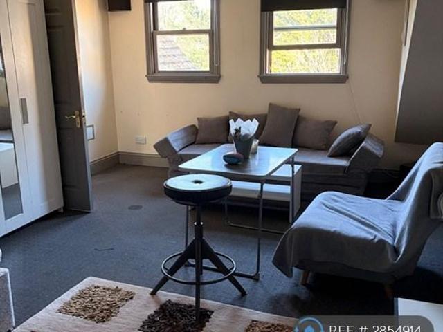 House for rent in London Borough of Ealing, Park Royal