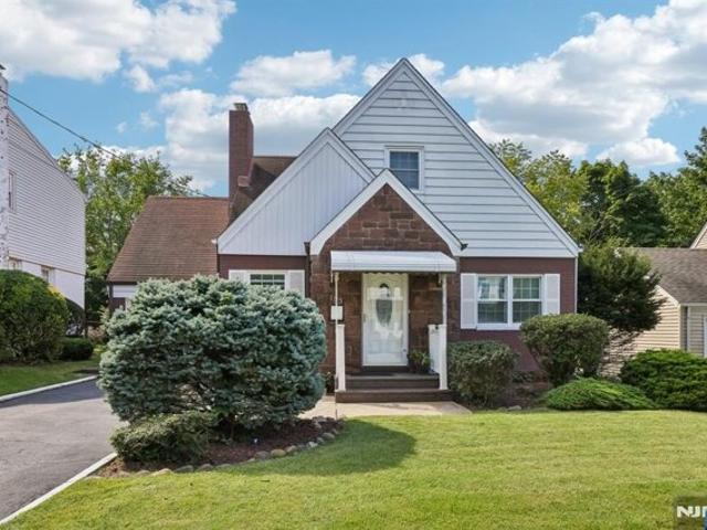 House for sale in River Edge, New Jersey