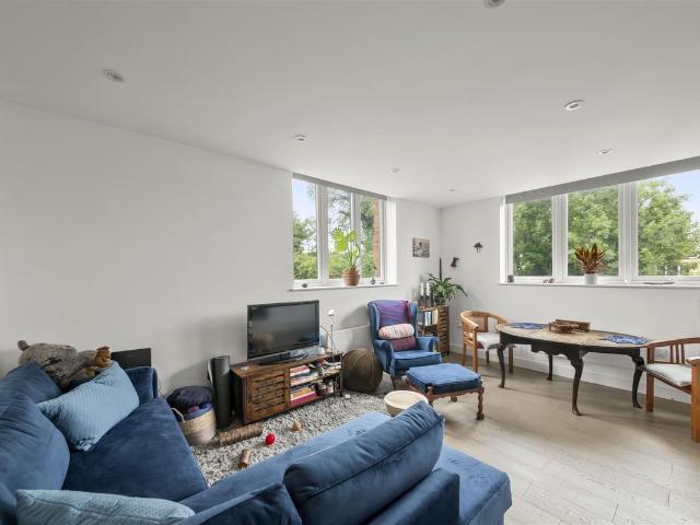 Apartment for rent in Ickenham, Greater London