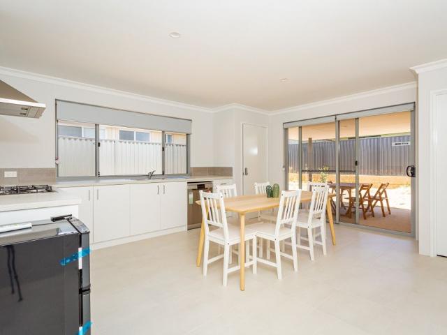 Room for rent in Parklands, Western Australia