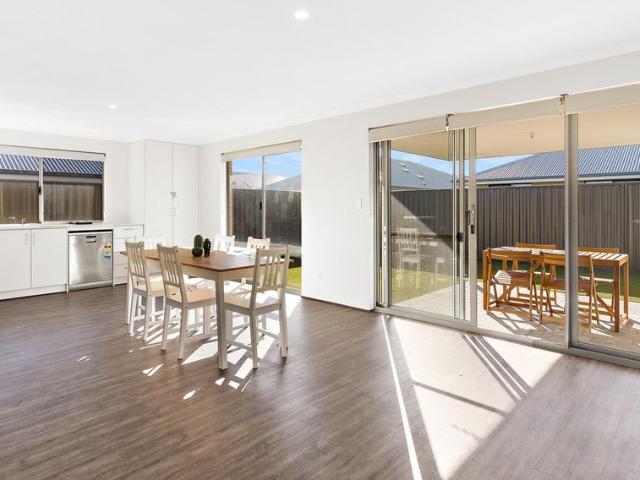 Room for rent in Parklands, Western Australia