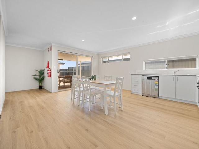 Room for rent in Parklands, Western Australia