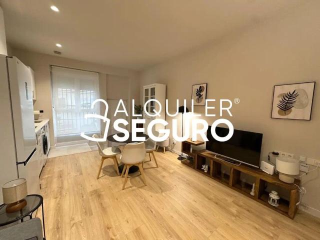 Apartamento en alquiler en Pueblo Nuevo, Madrid