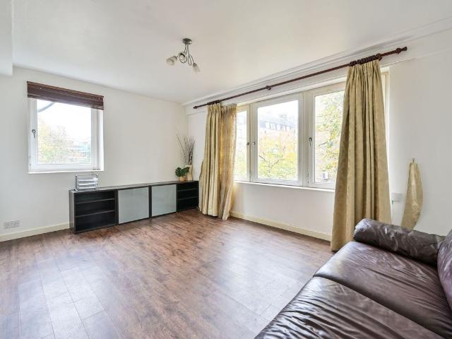 Apartment for rent in Astley Estate, Greater London