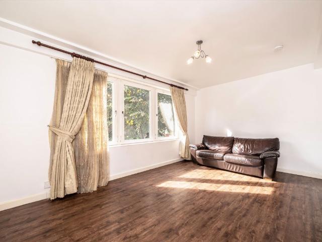 Apartment for rent in Astley Estate, Greater London