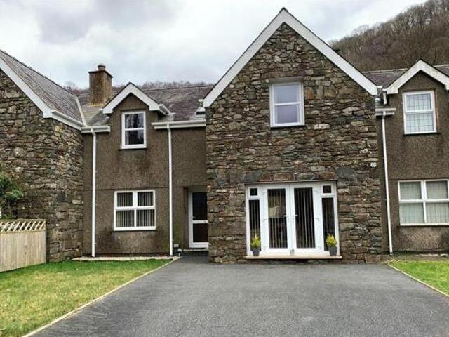 House for sale in Blaenau Ffestiniog, Wales