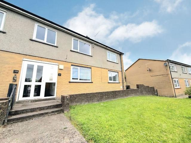 Apartment for rent in Cymmer, Wales