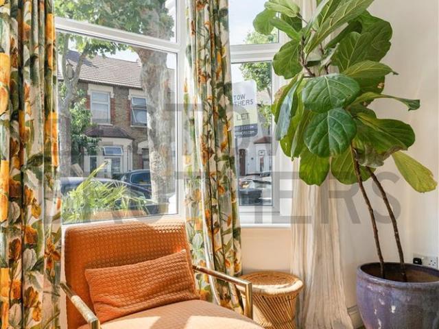 House for rent in Plashet, Greater London