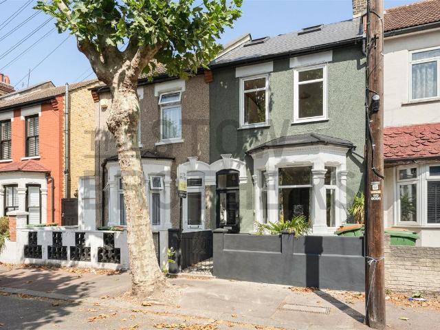 Apartment for rent in Plashet, Greater London