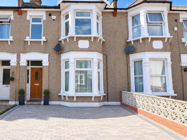 House for rent in London Borough of Redbridge, Greater London