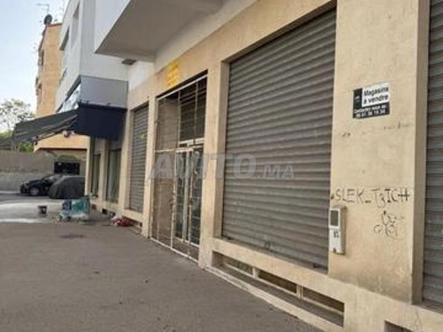 Local commercial location à Rbat