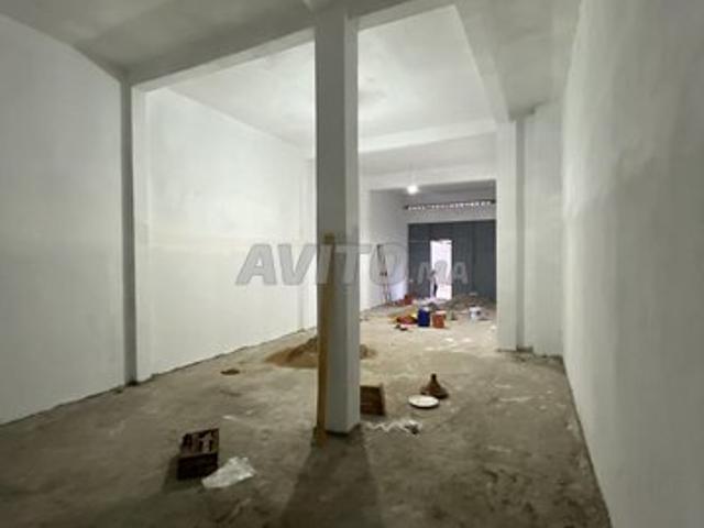 Local commercial location à Madagh