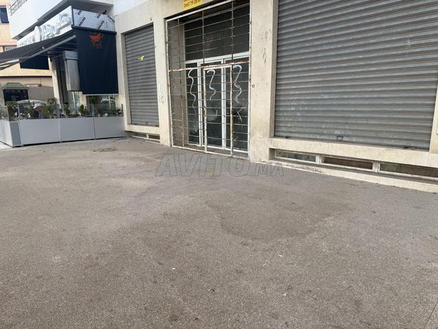 Local commercial location à Rbat
