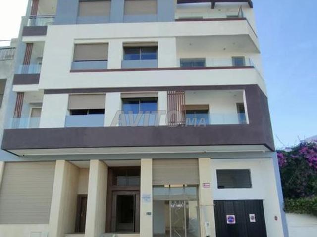 Local commercial location à Rbat