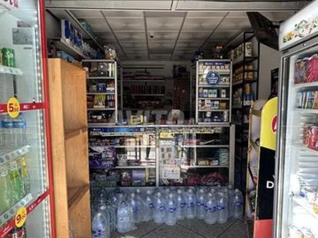 Local commercial location à Madagh