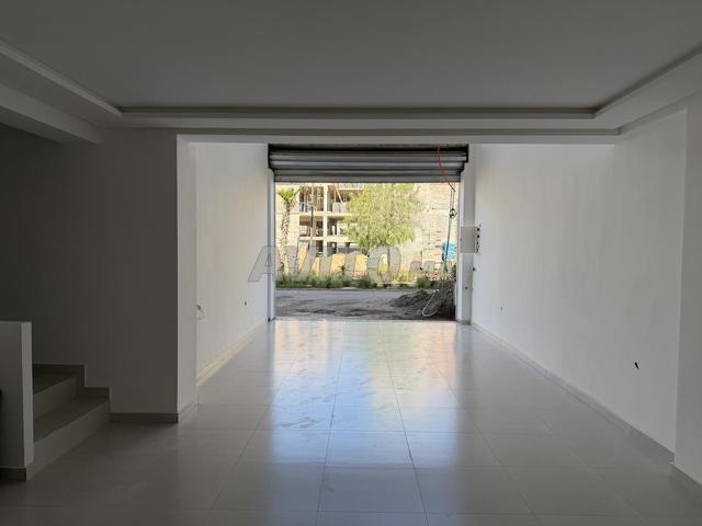 Local commercial vente à Anfa, Gharb-Chrarda-Beni Hssen