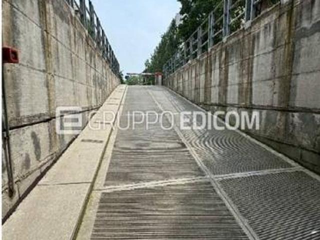 Capannone in vendita a Milano, Lombardia