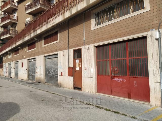 Capannone in vendita a Campobasso, Molise