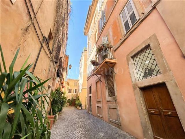 Locale Commerciale in vendita a Trastevere, Roma