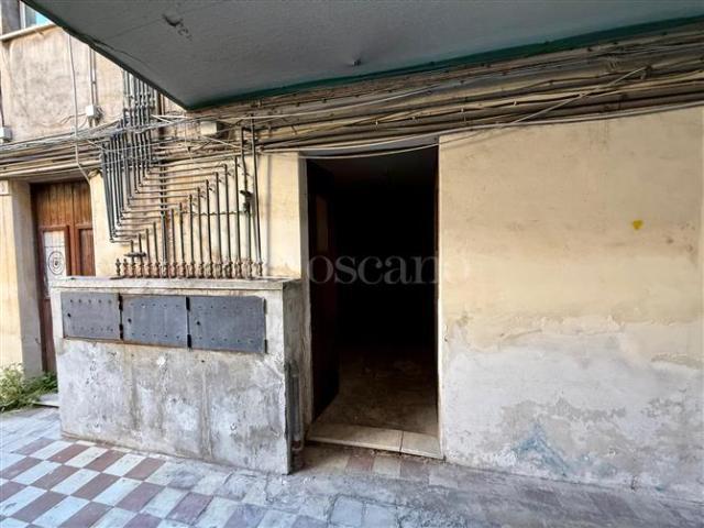 Locale Commerciale in vendita a Borgo-Sanzio, Catania