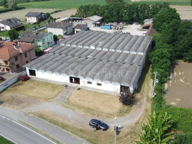 Locale Commerciale in vendita a Cornovecchio, Lombardia