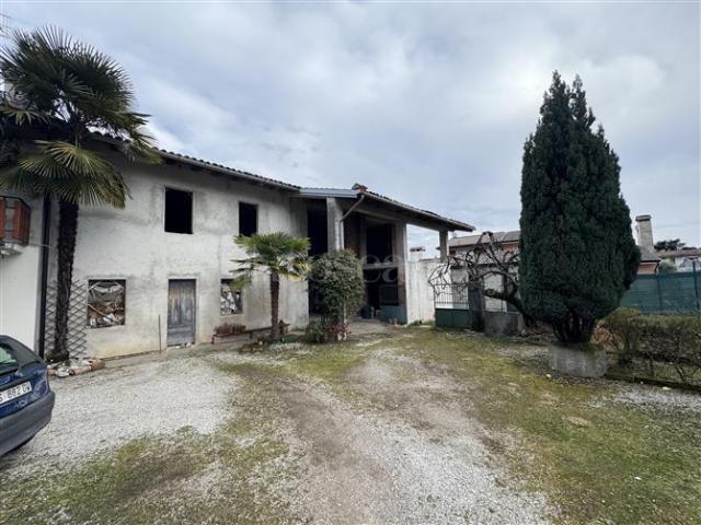 Locale Commerciale in vendita a Maniagolibero, Maniago