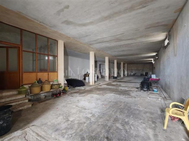 Locale Commerciale in affitto a Sant'Elia, Puglia