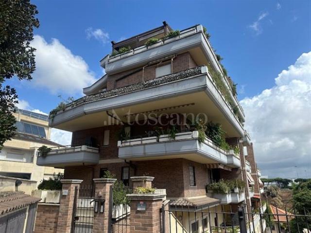 Locale Commerciale in vendita a Primavera, Roma Capitale