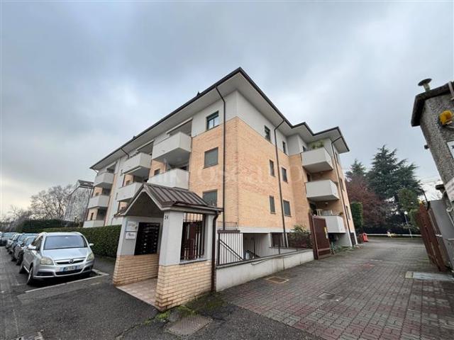 Locale Commerciale in affitto a Regina Pacis, Monza