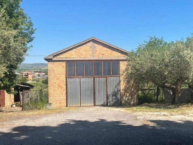 Capannone in affitto a Monte Marcone, Atessa