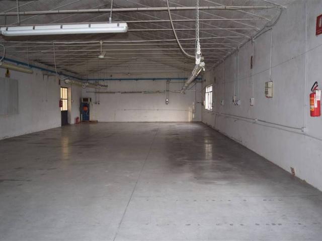 Locale Commerciale in vendita a Catena, Quarrata