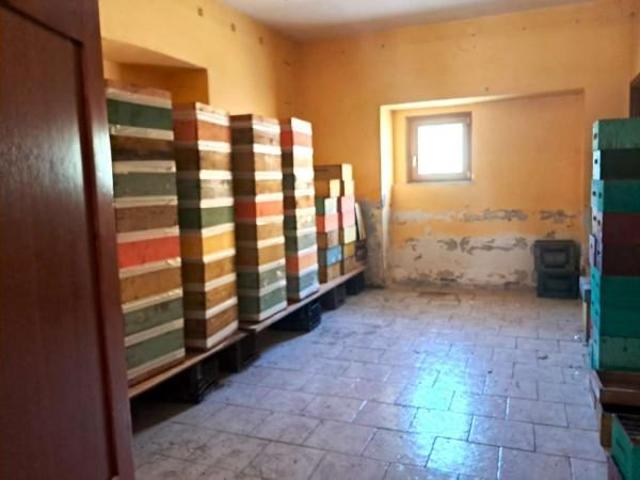 Capannone in affitto a Castello Di Cisterna, Campania
