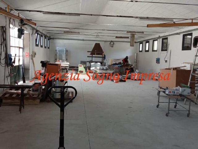 Capannone in affitto a Unione di Comuni della Romagna Forlivese, Quattro