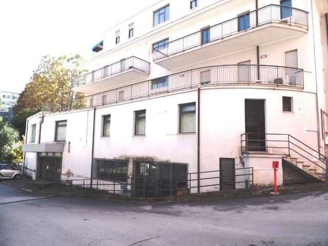 Capannone in affitto a Frosinone, Lazio