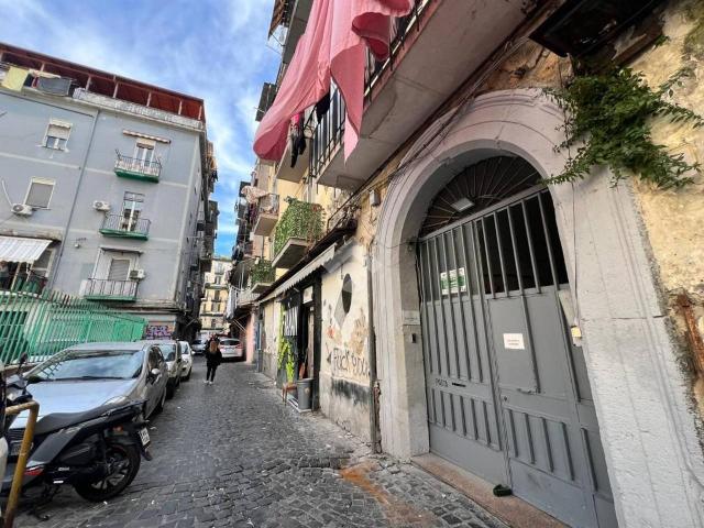 Capannone in affitto a Municipalità 4, Campania