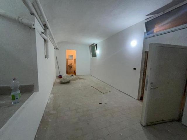 Capannone in affitto a Municipalità 3, Campania