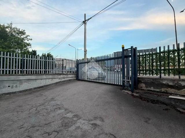 Capannone in affitto a Pollena Trocchia, Campania