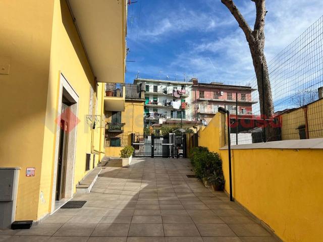 Capannone in affitto a Portici, Campania